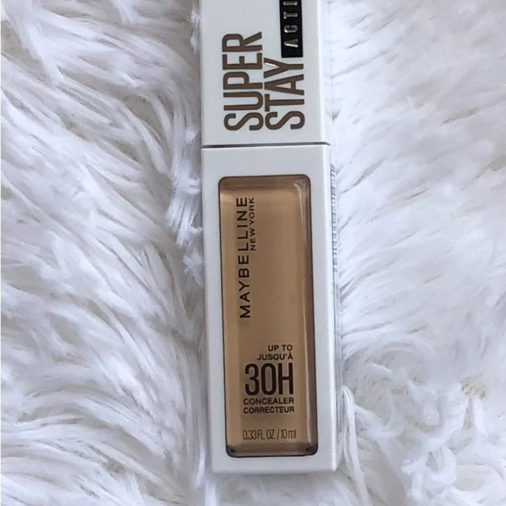 Maybelline Active Wear Super Stay Concealer - 22